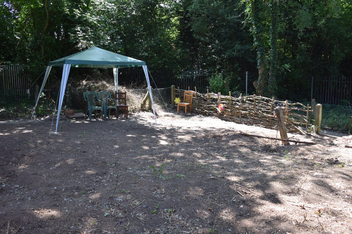 Quintonian37's tweet photo. @edgbastonri  Hollybush Grove 2022 Communal Garden taking shape great job all done by muscle power 🏋️‍♂️sweat &amp; hand tools Kids doing a fantastic job Thanks to Jackie &amp; team @StreetSceneSth for help in removing rubbish 💐We got badgers woodpecker jays robins &amp; baby foxes 😃 https://t.co/ikrxsZTq08