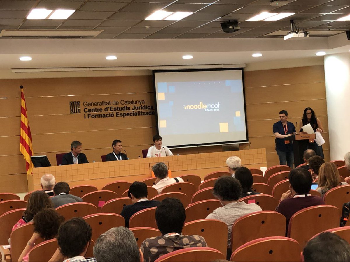 Moodle_ES's tweet photo. Sesión de Dr. Moodle con #MoodleHQ, nuestros #MoodlePartners, integradores premium y miembros de la comunidad #Moodle para responder preguntas de otros Moodlers. #MootES18 https://t.co/3yFrUS2gVw