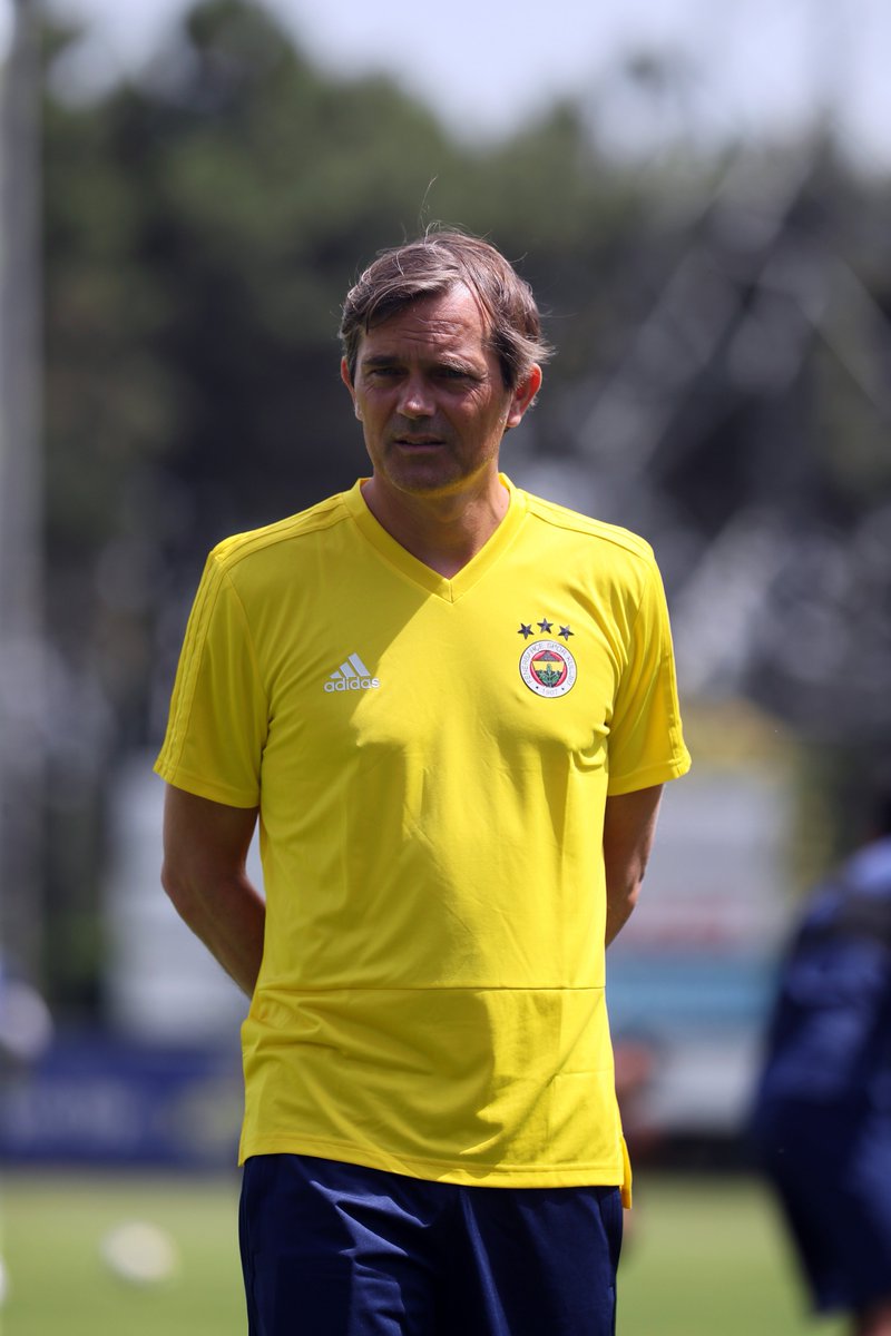 📸 Teknik Direktörümüz Phillip Cocu! 💛💙
