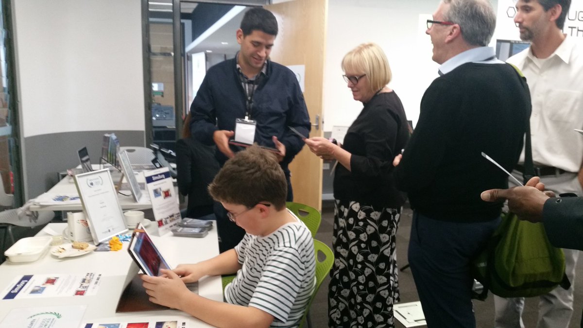 cmee4's tweet image. Enjoyed first day at SIMGHOSTS demonstrating SIMUSURG and attending  super informative sessions. #sg18aus @SimGHOSTS @Oddgoo