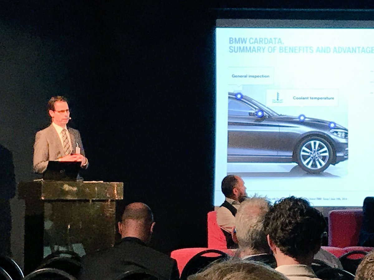 VDA_online's tweet photo. Sebastian Zimmermann @BMWGroup stellt BMW Cardata vor. Autofahrer können damit wesentliche Fahrzeugdaten jederzeit einsehen und auf Wunsch für Dritte freigeben. #NMWDT18 https://t.co/Fo7ntmKpcJ