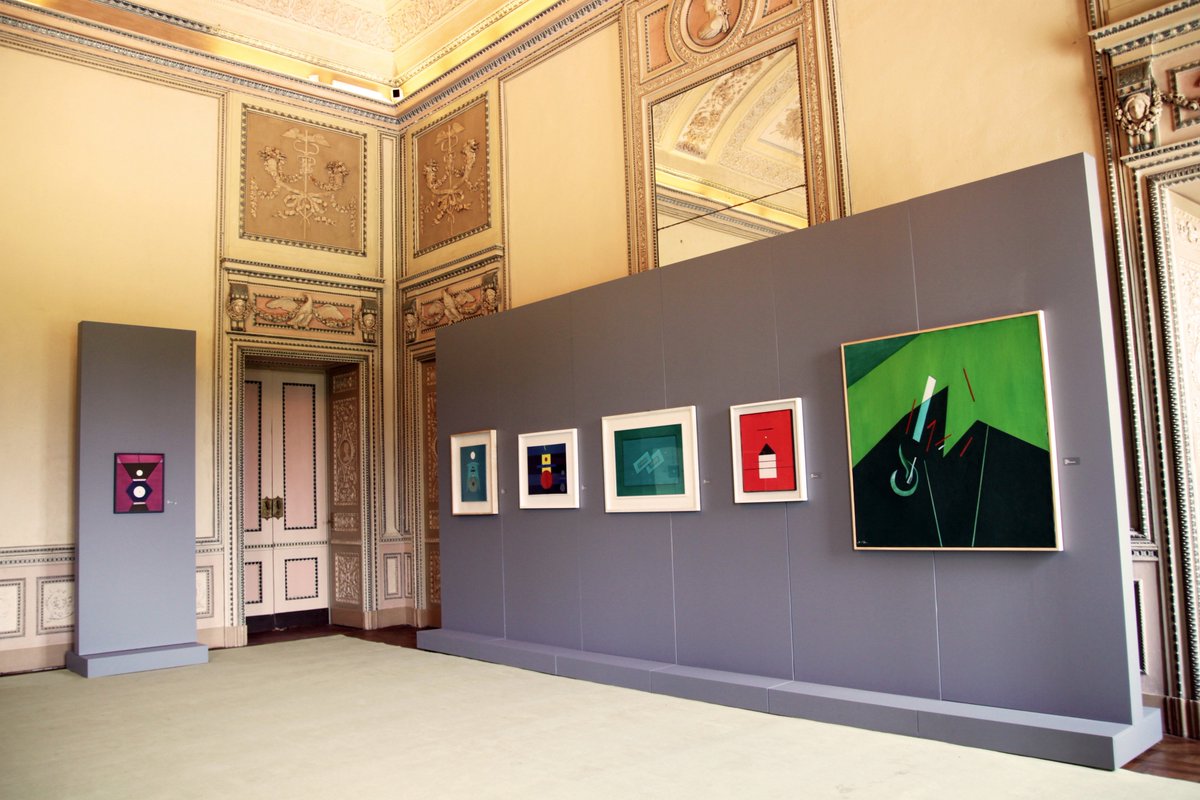 Sai a cosa fosse destinata la Sala Grande di Conversazione della Villa Reale? 
Chiedilo alle nostre guide a tua disposizione. 
Fino al 7 luglio potrai ammirare la mostra del maestro della pittura astratta Ho Kan. #mostre #pitturaastratta #art #asburgo #villarealedimonza #Hokan