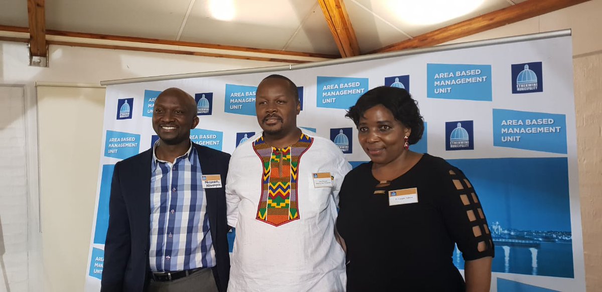 SolangeMthembu's tweet photo. #eThekwiniM ABM Unit Head @mbonambi_linda with Mr Nkwanyana and Dr Ndlovu at Umlazi Servant Leadership Seminar @dbnbotgardens
#Quest4TheTrenches #ServantsLeadSA #EMubuntu https://t.co/pfAd6OB7VE