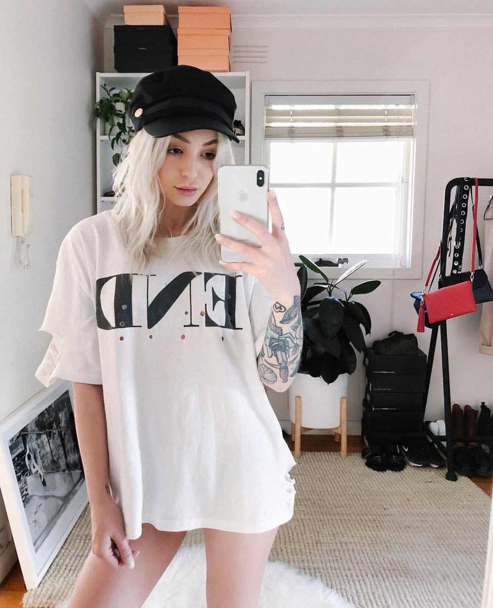 crybcby__'s tweet image. No threat.