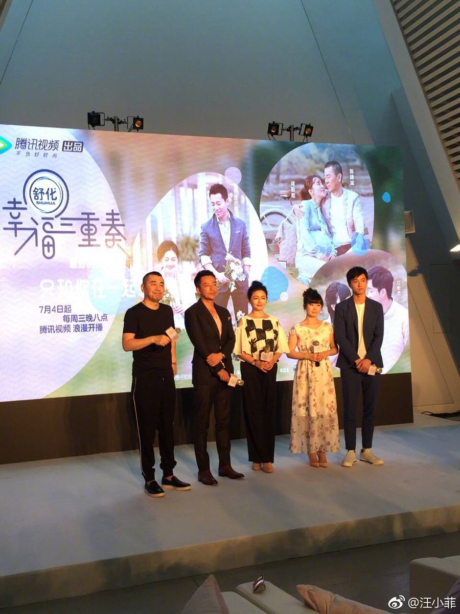 大s בטוויטר Wangxiaofei S Weibo Update 幸福三重奏 今天发布了 和老婆一起参加活动特别有意思 有机智的老婆罩着就不怕回答问题啦 Happinesstrio