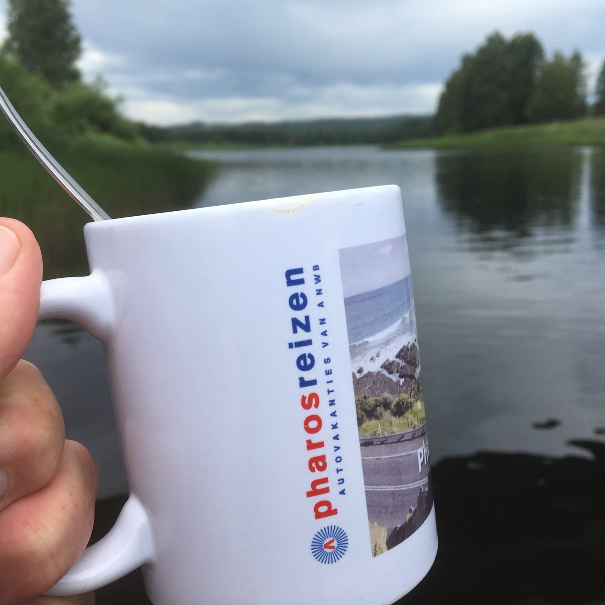 YCamping's tweet photo. Tussen alle voorbereidingen door nemen we even een bakje koffie. Welkom @PharosANWB in Zweden! https://t.co/9eOM1HBbNj