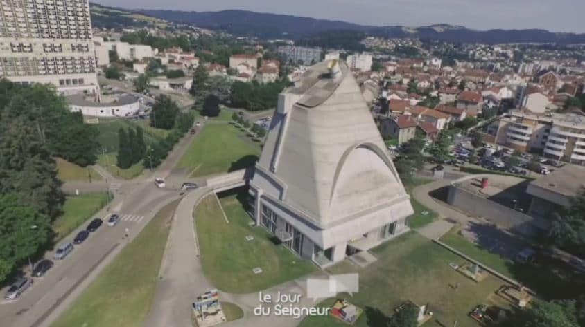 Le mois dernier, l'église Saint-Pierre de Firminy était à l'honneur dans <a href="/jourduseigneur/">Le Jour du Seigneur</a> sur @France2tv 📺 ! Retrouvez sur ce lien le reportage sur le Site Le Corbusier diffusé dans l'émission. Merci à cfrt.tv pour ce partage ! videotheque.cfrt.tv/video/une-egli…