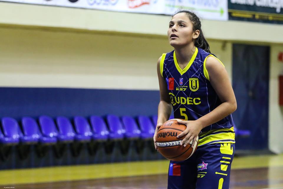 BasketUdeC's tweet photo. #EntradasAMil 😱 #EntradasA100
#BasketFemeninoUdeC se enfrenta a Club Gimnástico Femenino Viña del Mar. 
🤗✊Apoyemos a las muchachas Auricielo que van invictas en la Liga Femenina @FebaChile 
🎫Info venta de entradas en: https://t.co/lYiKCtIdkQ
#GanaSinOrgulloPierdeSinRencor https://t.co/MdgMrhMf9p
