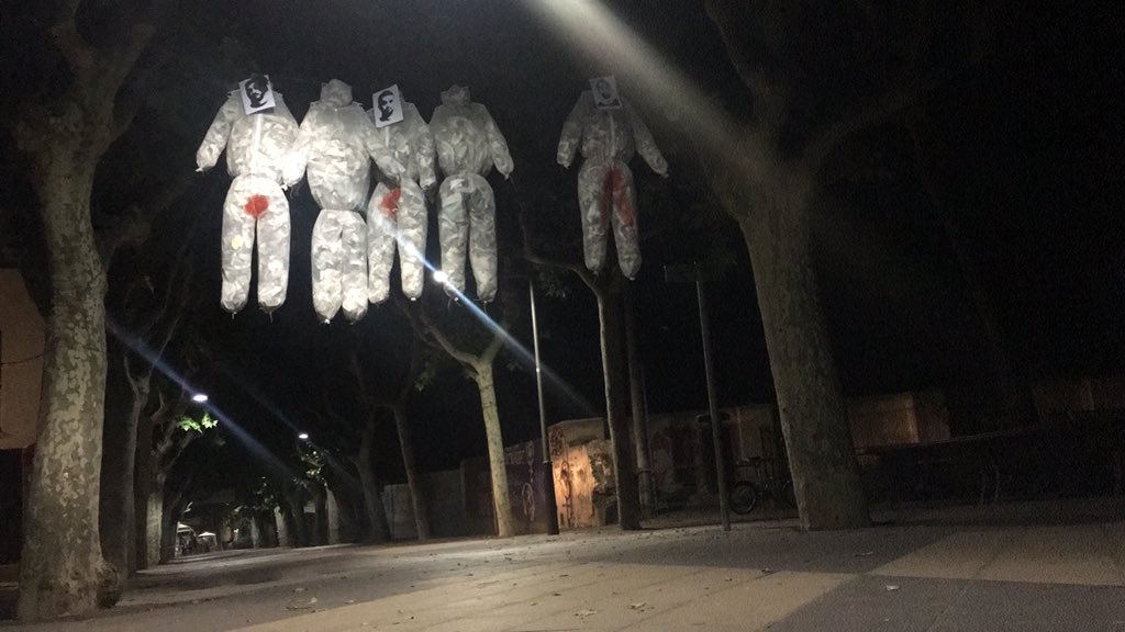 Aquesta nit a #Premià els carrers recorden que davant la justícia patriarcal #AutodefensaFeminista! Que no hi hagi pau per als agressors, violadors, assassins, encobridors masclistes. Que el carrer sigui la seva condemna! 

#LaManadaSomNosaltres
#JusticiaPatriarcal