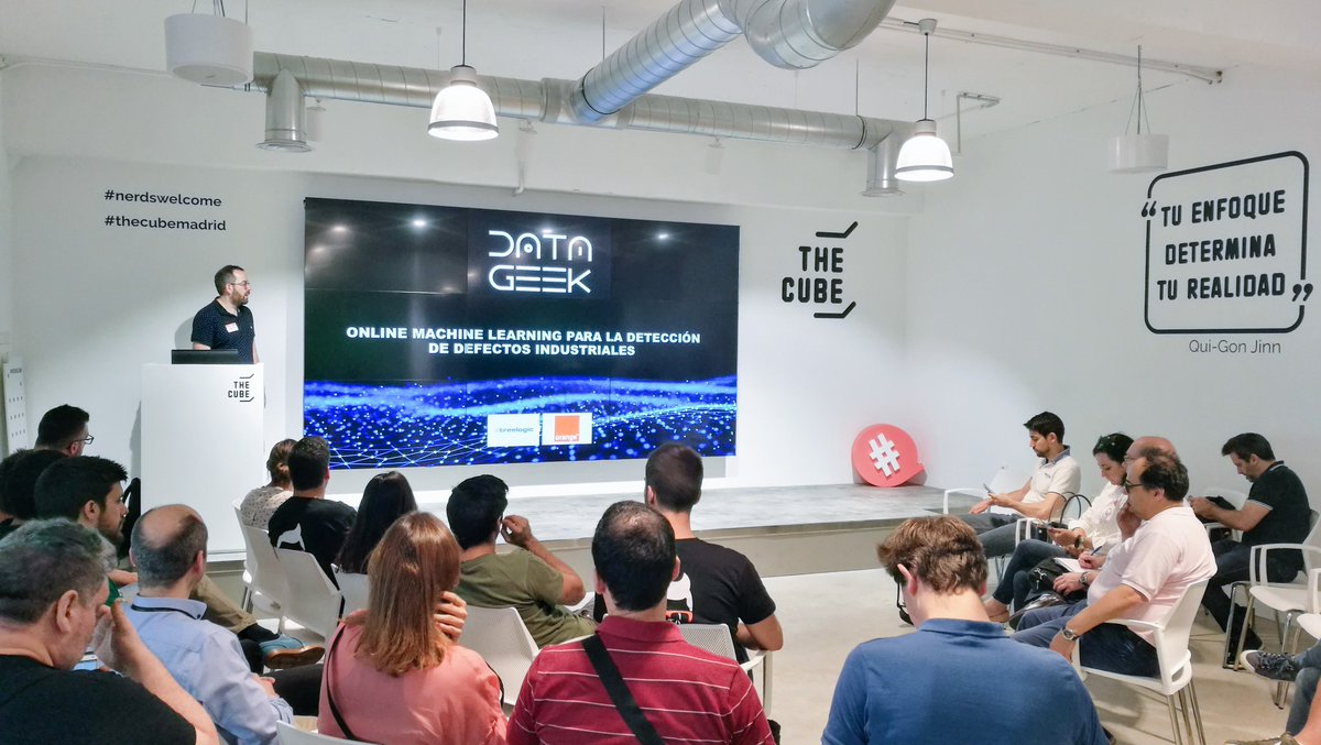 THECUBEMadrid's tweet image. Hoy se estrena en #THECUBEMadrid 🏢 el grupo #DataGeeks, y solo con ese nombre ya nos tienen medio convencidos. 👌
Empiezan fuerte con un #meetup sobre Data Streaming en aplicaciones #BigData.
#NERDSWELCOME 🤖