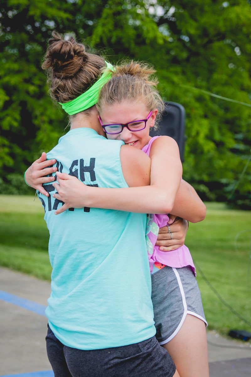 daniellemunn21's tweet photo. Hi Twitter. Haven’t been on here in a HOT minute but here’s an update: 

I’m a camp counselor telling young ones about JESUS w my best friend, kids are crazy, I never sleep, and I LOVE MY JOB ❤️ https://t.co/8HwIK864Yp