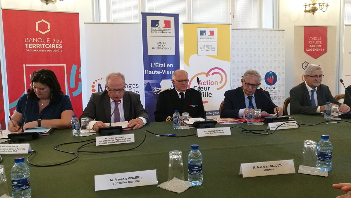 Le ministre Jacques Mezard retrouve les élus à la préfecture pour signer une convention cadre. #LivePopu