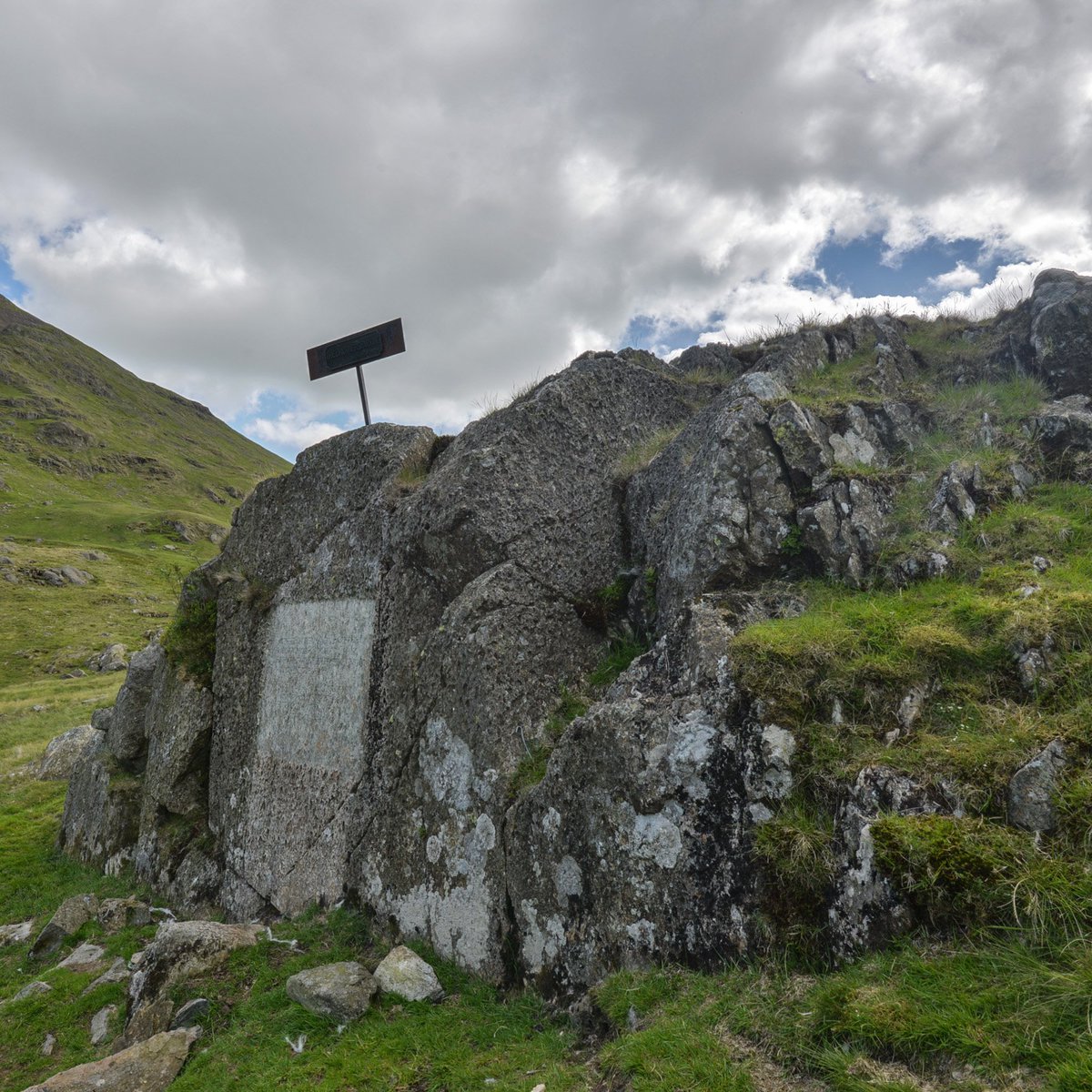 butnorain's tweet image. This time last week
Day 5 of our 7-day #treefold walk
all loosened up, and happy
Silver How to Grisedale Valley, 16km

Under Helm Sycamore, eureka moments in waterfalls, flowers, thoughts of #Wordsworth at the Brothers Parting Stone, &amp;amp; a perfect #wildcamp.
#lakedistrict
#walking