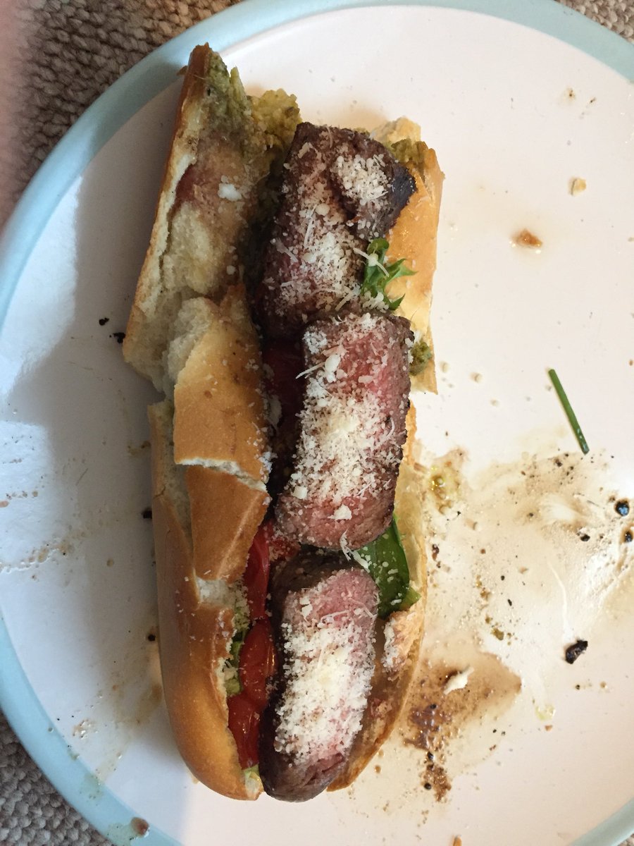 StreakFox's tweet photo. Decided to make a steak baguette for dinner 😁 https://t.co/5q0bTLSjMP