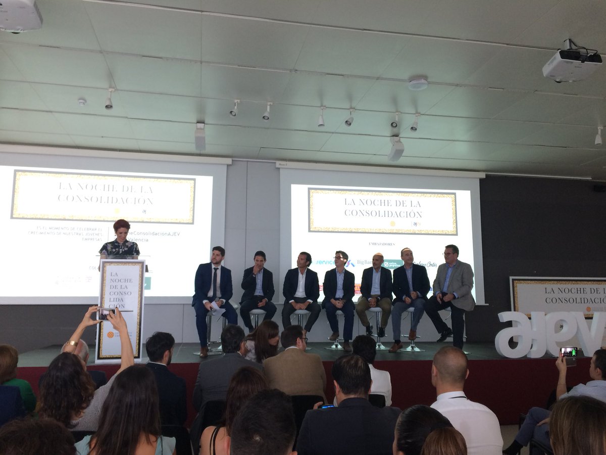 kvirrueta's tweet photo. Acompañamos a nuestros amig@s de @AJEValencia en la clausura de la II edición de #OperaciónConsolida #NocheConsolidacionAJEV Enhorabuena por el trabajo realizado!!! https://t.co/TvLjsFP3HX