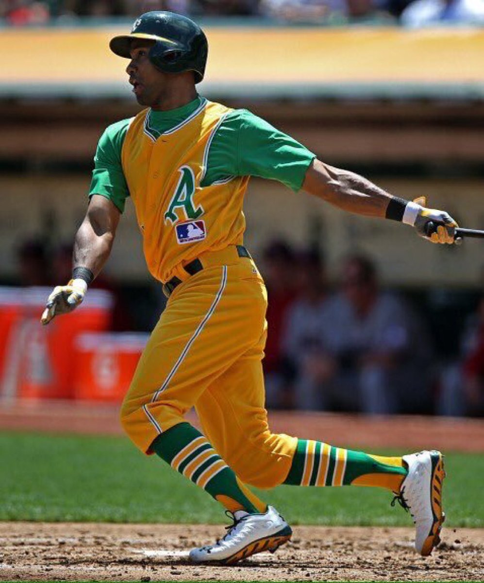 Super70sSports's tweet photo. Is there any reason the A's shouldn't wear this uniform all the time? https://t.co/4rerZR33Tg