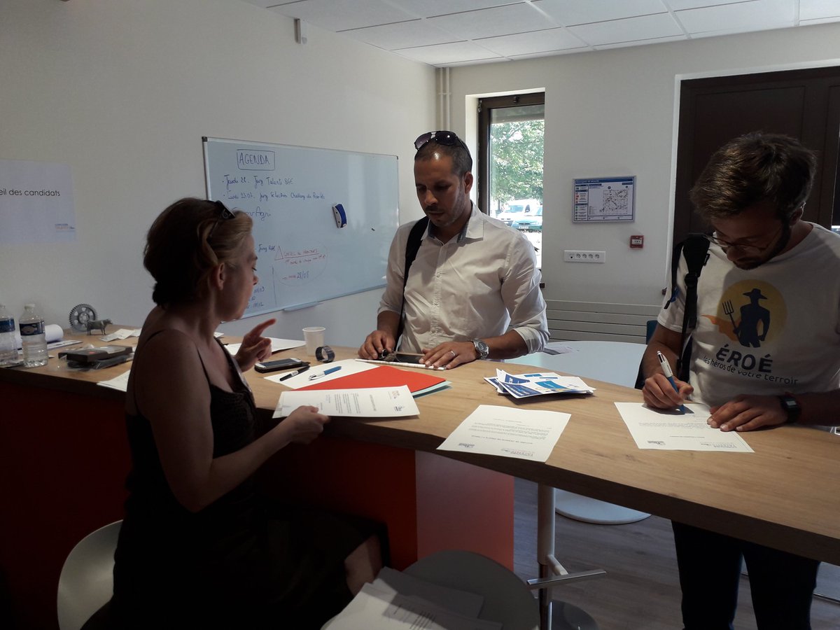 URBGE_Centre's tweet photo. #Talents2018 certains candidats ont des arguments solides 😋😋
Les oraux se déroulent encore tout l'après midi au @champspossible ... #création #entreprendre #motivation @Reseau_BGE @BGE_Cher @BGELoiret @BGETouraine @BGEISMER @BGEindre https://t.co/OIhNJDcxZw