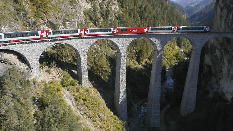 TimeOutSwiss's tweet image. Enjoy some spectacular Swiss scenery on a day trip this summer with the @glacierexpress bit.ly/2lnNdbT