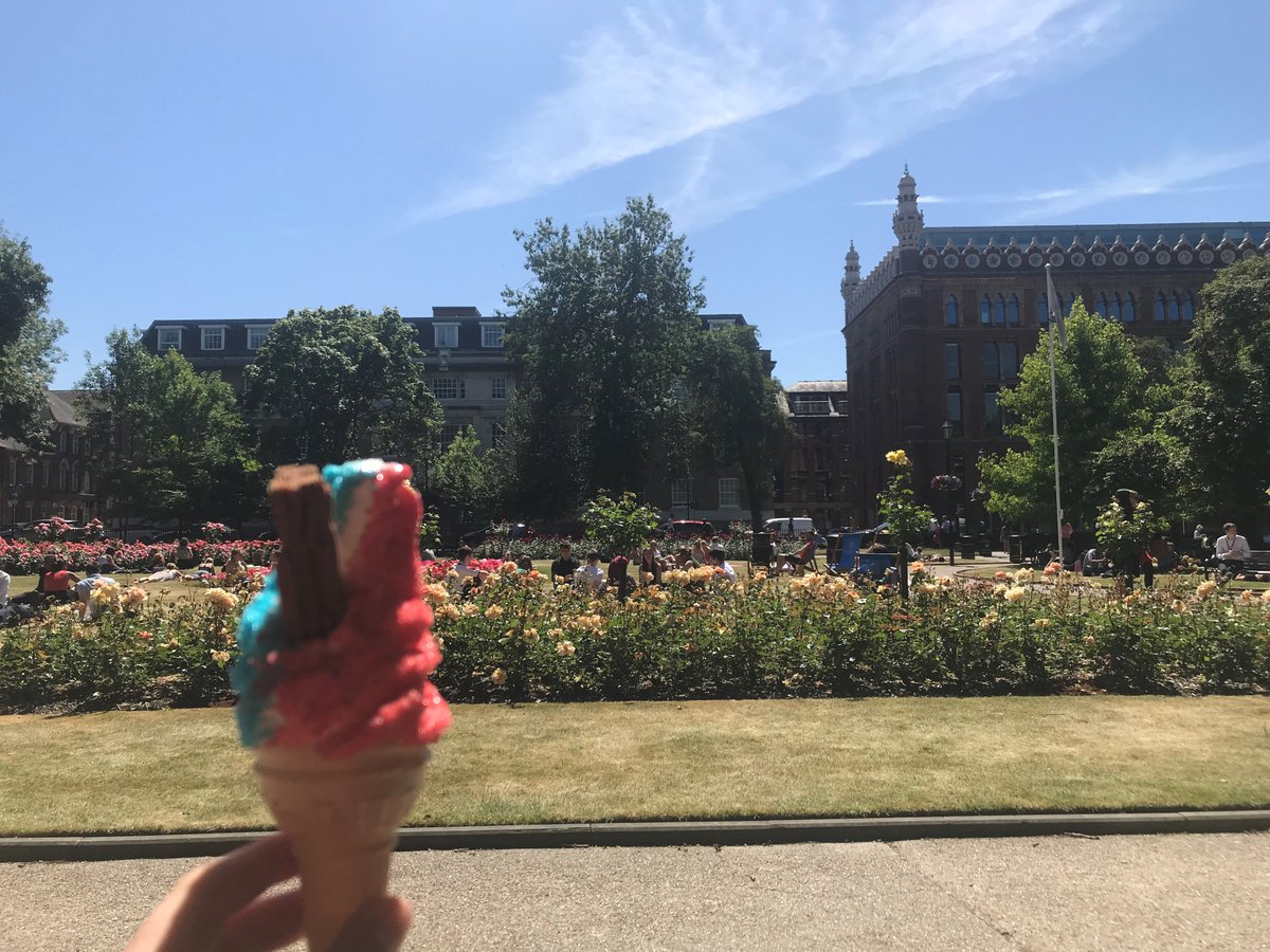 LeedsPhysioLS1's tweet photo. So lucky to be situated on Park Square when the weather is as lovely as it is. Enjoying an ice cream on a lunch break #physio #clinic #parksquareleeds #leedsphysio #sunshine #mrwhippy https://t.co/y0rXtXOG6e