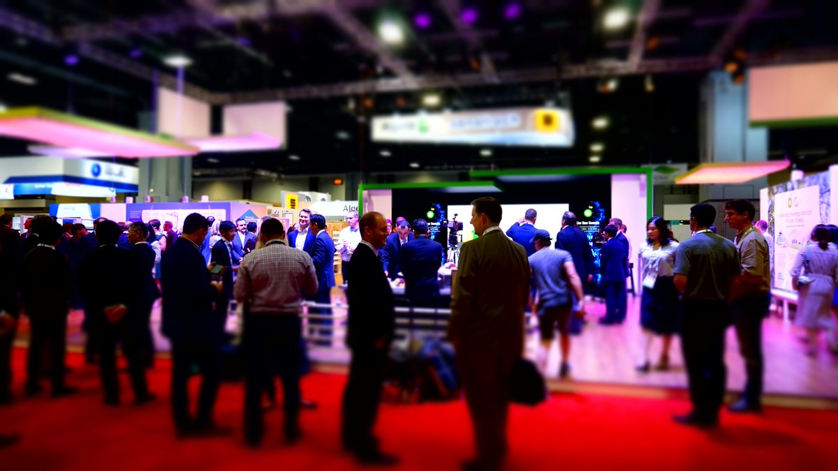 Tojek_VFX's tweet image. Brought some of the @AndyRobot @KUKA_RoboticsEN #Roboscreens to the Washington DC World Gas Conference this week, here getting set up, rehearsed, polished, and now performing a magic show with presentation every hour on the hour.