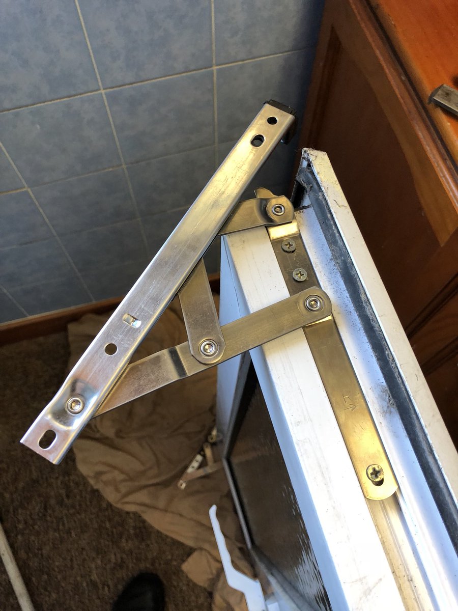 astonlocks's tweet image. Broken #hinges / friction stays on Upvc window replaced. #locksmith #windowrepairs #windowhinges #astonlocks