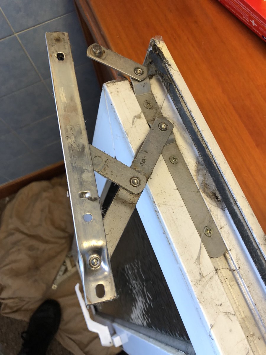 astonlocks's tweet image. Broken #hinges / friction stays on Upvc window replaced. #locksmith #windowrepairs #windowhinges #astonlocks