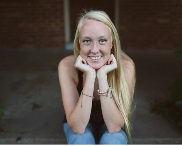 mapiatkowski's tweet photo. Happy 20th Birthday Hayley!  Love you!! https://t.co/Lv8UUOrhta