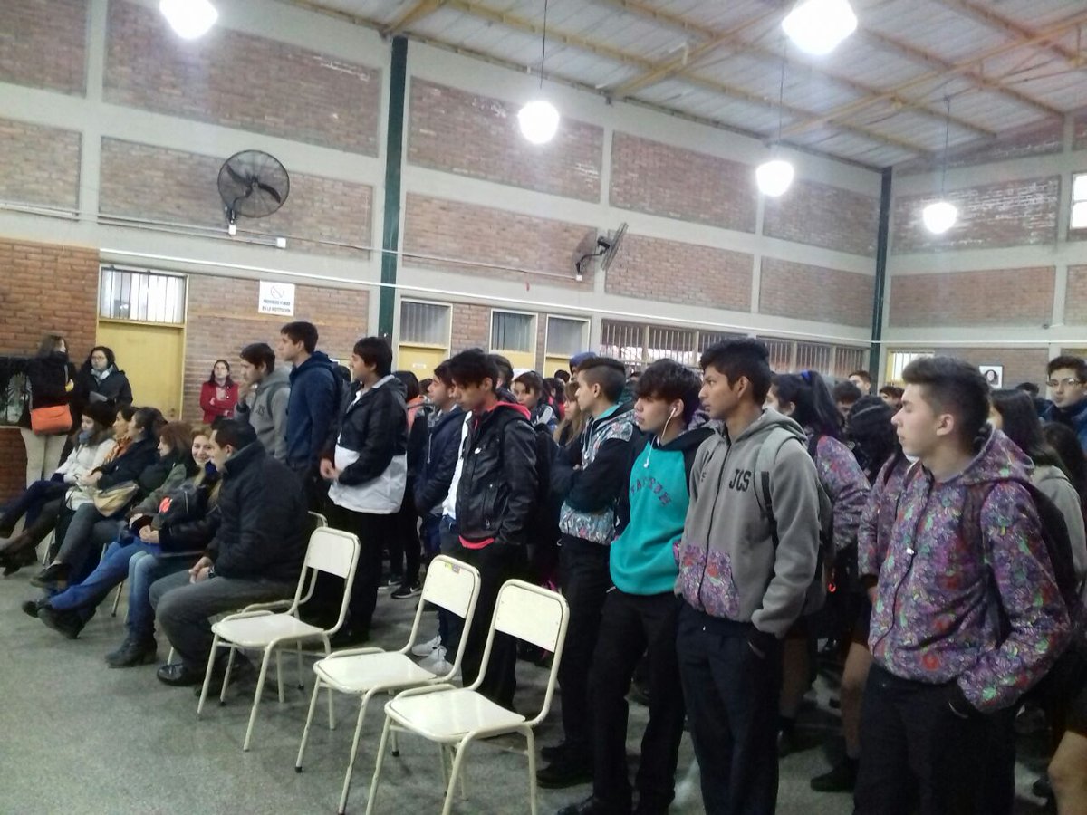 JoanaChocobar's tweet photo. #PLANIED #Socialización La comunidad educativa del 5071 reunida para compartir la PRODUCCIÓN audiovisual basada en el estudio de caso ¡Felicidades! @MartaMariaMerlo @aniberruezo @sarcienaga @MEducacionSalta https://t.co/egk4vAldv3