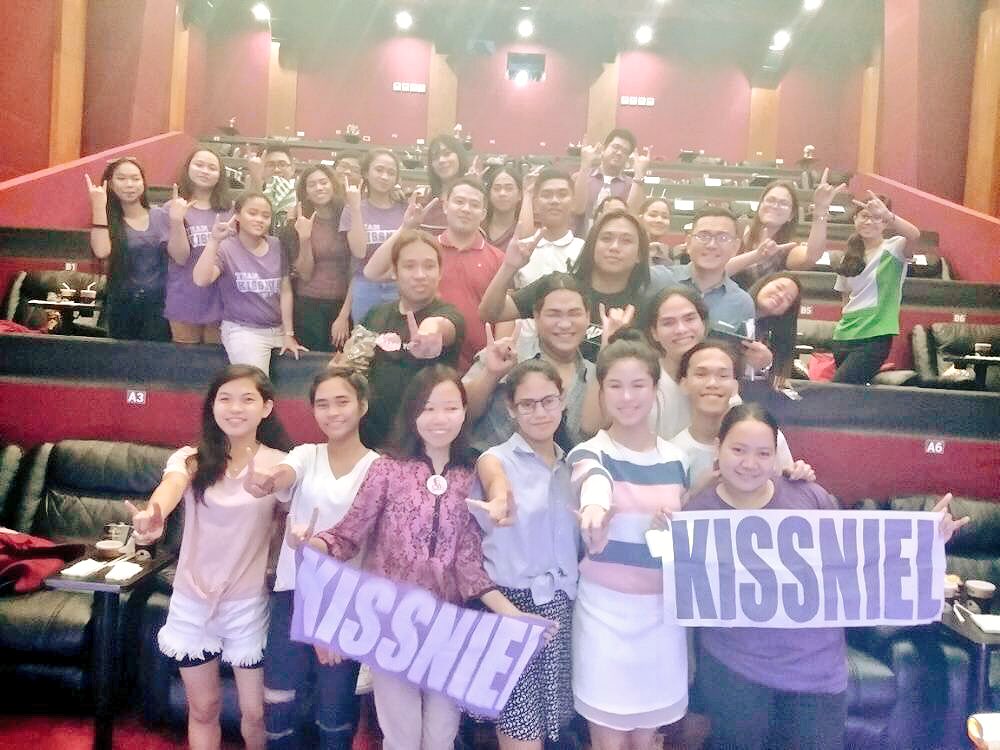 RegalFilms's tweet photo. Thank you KissNiel Universe for the block screening today! 🤘🏻#WALWALanNa https://t.co/8dmTwiJKi0