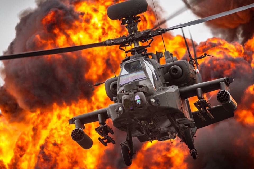 MikeBuss's tweet photo. Still my favourite photo I’ve taken to date...  Took two days to capture the right shot, but got it... #RIAT2017 #eventphotography #photojournalism @airtattoo @ArmyAirCorps #militaryaviation #RIAT https://t.co/mASZVeNltu