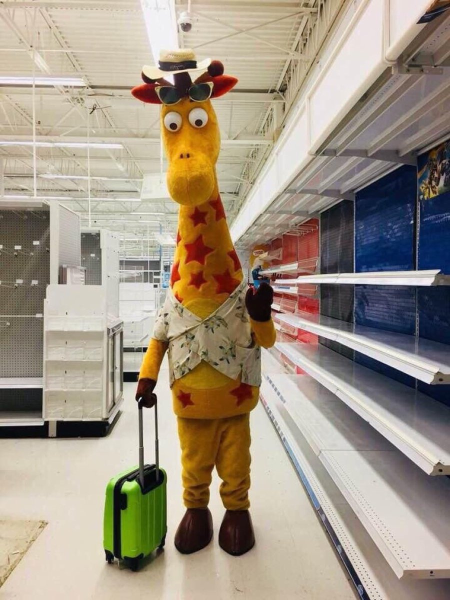 AtIantaDan's tweet photo. Jesus Christ this might be the most depressing photo I’ve ever seen. Pour one out for Geoffrey The Giraffe. https://t.co/zs1UWQoV3q