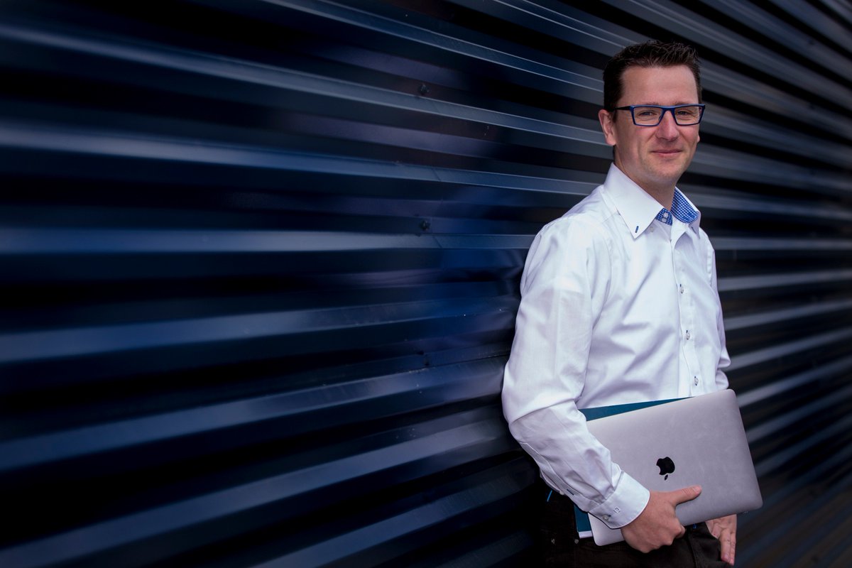 RegioBusiness's tweet image. 'Ik schiet niet met losse hagel maar met scherp. Mijn klant is het geweer, de aanbestedende organisatie het doel.’ Lees het verhaal van @SalesValues: bit.ly/2IA2boi