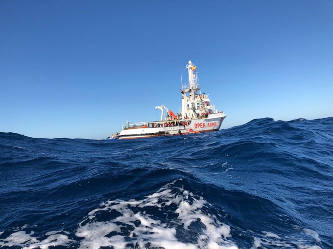 Migranti, Italia e Malta negano acque territoriali a nave Ong. Lifeline: Scioccati da Salvini, Germania scandalosa