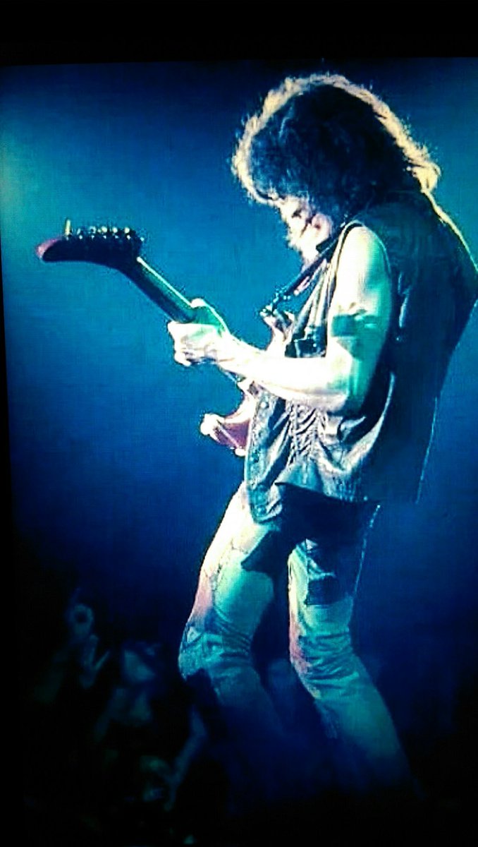 zztoprufboy666's tweet photo. #EddieVanHalen #VanHalen
🎧🔊🔊🔊💣 🎸 #ClassicSummer #RockOut https://t.co/Ubts2NaAfg
