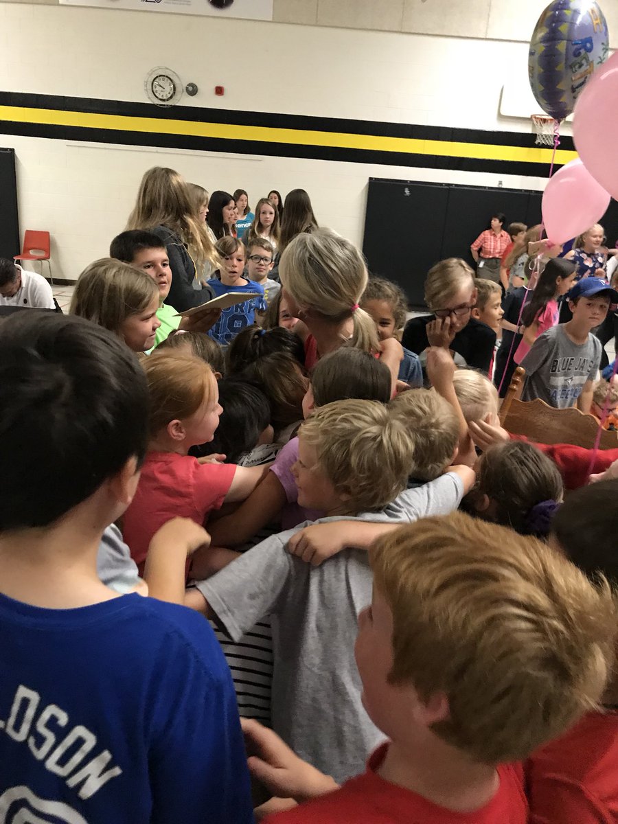 StJP2pvnc's tweet photo. Happy Last Day Mrs. Readman!!  30 years of service to PVNC- incredible educator- rock for many- we will miss you - Congratulations!!!!  #pvncserves #IBelong #sheisamazing!!! 💕🌟🙏💥 https://t.co/ruoFXVtq3U