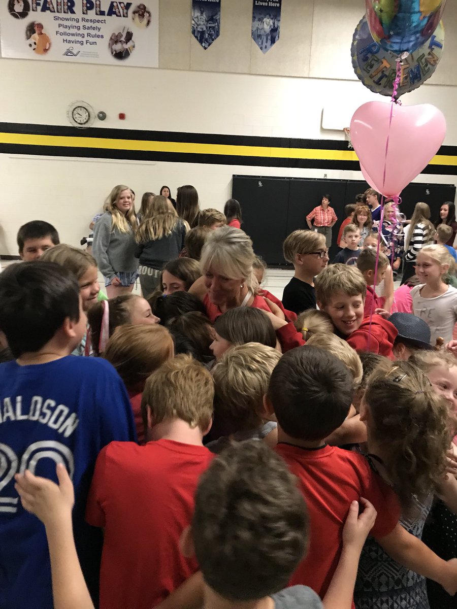 StJP2pvnc's tweet photo. Happy Last Day Mrs. Readman!!  30 years of service to PVNC- incredible educator- rock for many- we will miss you - Congratulations!!!!  #pvncserves #IBelong #sheisamazing!!! 💕🌟🙏💥 https://t.co/ruoFXVtq3U