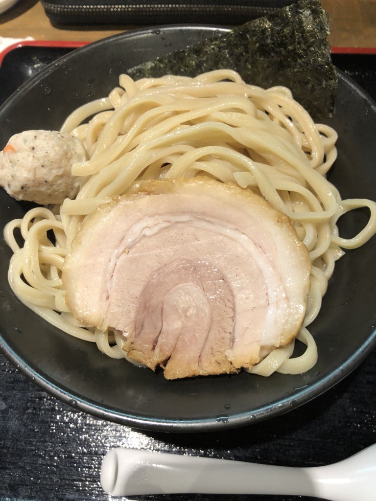 LASTWINDOWcing's tweet photo. 6月27
昼飯
伊勢崎市 麺屋うめはらさん。

魚介豚骨つけめん
肉飯

コイコイのお隣のうめはらさん。😁
麺量多くておなかいっぱい！

つけ麺も良かったけど、肉飯のご飯の硬さが最高！かためでお米の美味しさがでてました！これ超重要😁

ハロハロぱいん？これもうまい！
奢ってくれてありがとう😁 https://t.co/hbqKEFqBWl