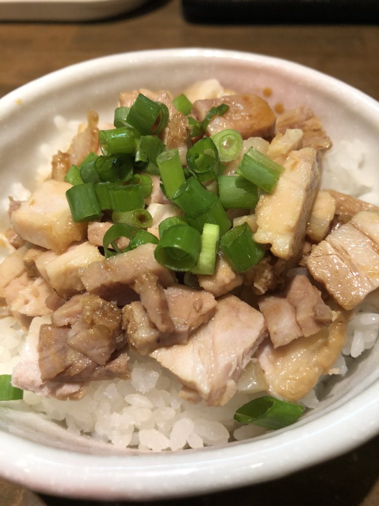 LASTWINDOWcing's tweet photo. 6月27
昼飯
伊勢崎市 麺屋うめはらさん。

魚介豚骨つけめん
肉飯

コイコイのお隣のうめはらさん。😁
麺量多くておなかいっぱい！

つけ麺も良かったけど、肉飯のご飯の硬さが最高！かためでお米の美味しさがでてました！これ超重要😁

ハロハロぱいん？これもうまい！
奢ってくれてありがとう😁 https://t.co/hbqKEFqBWl