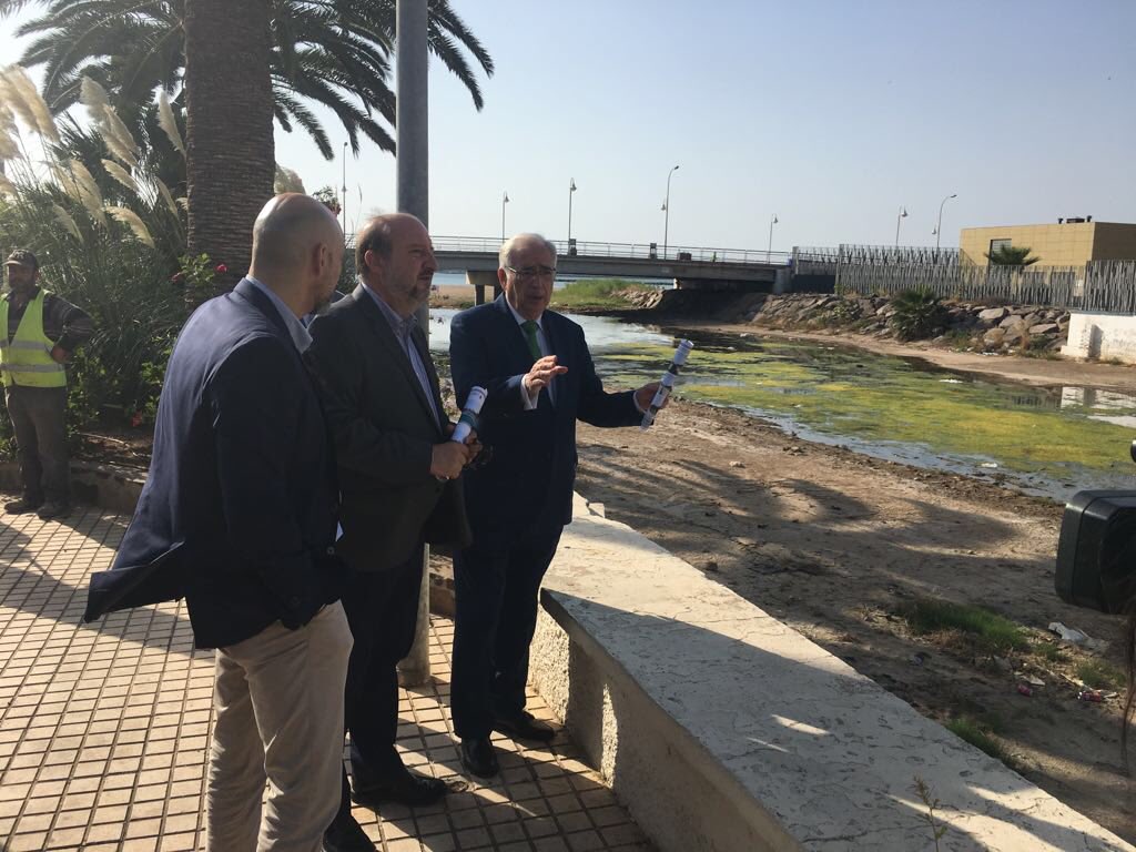 imbrodamelilla's tweet photo. Hoy, empiezan las obras de adecuación de la desembocadura Del Río de Oro. Un proyecto que embellece la ciudad de #Melilla, mejora el cauce y elimina los malos olores y mosquitos que tanto afectan a los vecinos. https://t.co/44nsKszLaC