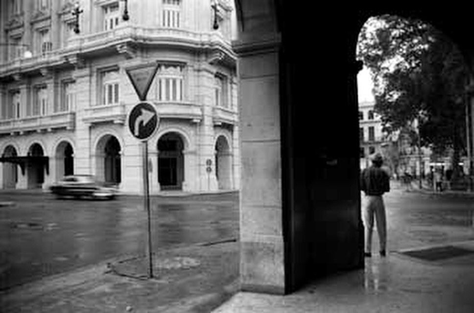 Havana in the rain, 2002 ~ collectors home Sydney, Australia #havana #havanaintherain #silvergelatin #silvergelatinprint #gelatinsilverprint #ilford #hp5 #photographycollector #artcollector #havanastreets #cuba #vintageprint