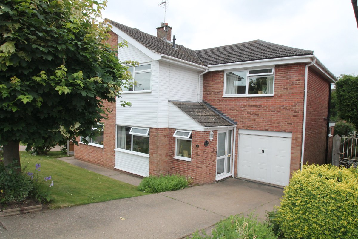 FutureLPS's tweet image. Fabulous large family home just on the market in Keyworth! 
rightmove.co.uk/property-for-s…