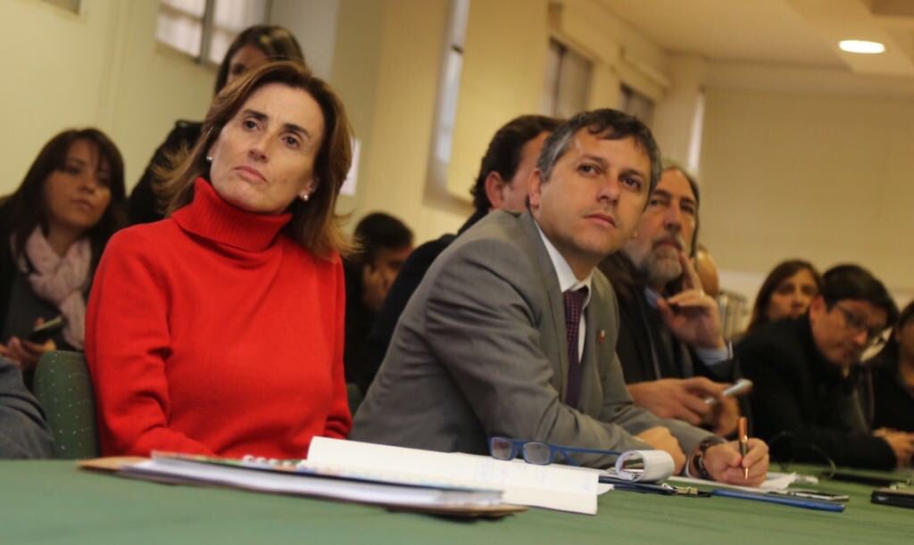 juanmasferrer's tweet photo. La salud de las personas es lo que nos preocupa y ocupa como gobierno, por ello hoy nos reunimos junto a la ministra de Medioambiente @MCubillosSigall y autoridades locales para iniciar elaboración PDA 2,5 y mejorar la calidad del aire en nuestra región 

#ChileLoHacemosTodos https://t.co/P8Qi1m4Jcp