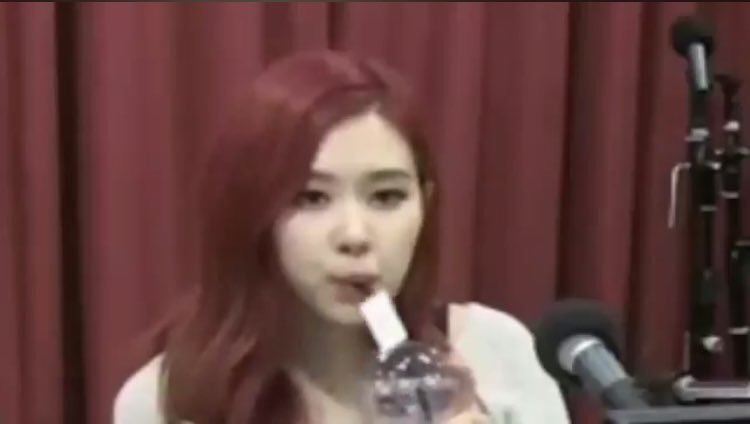 jendeukmila's tweet photo. @BLINK_GUIDE @ygofficialblink Rosé My #TeenChoice for #ChoiceNextBigThing is #BLACKPINK @ygofficialblink https://t.co/THT2EKF9kh