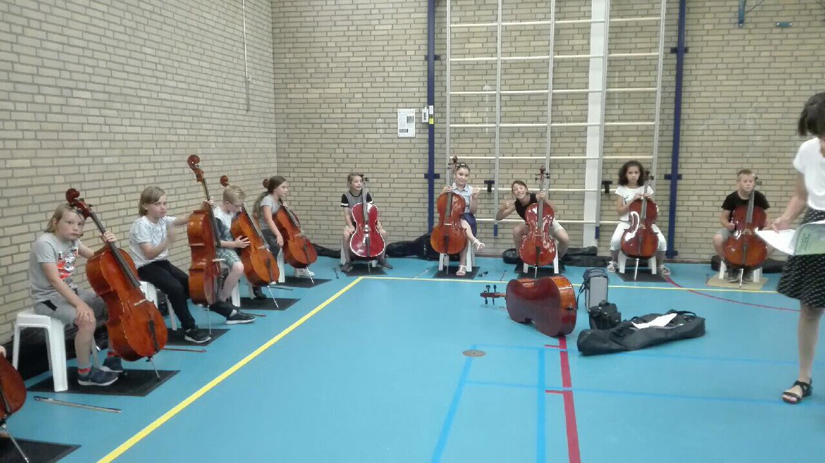 Obsdevoorzaan's tweet image. Vandaag weer genoten van 2 fantastische muziekoptredens. Wat een muziektalenten op beide locaties van #OBSDeVoorzaan ! Supertrots op ons schoolorkest! #ZaanPrimair #Fluxus #Muziekmaaktschool