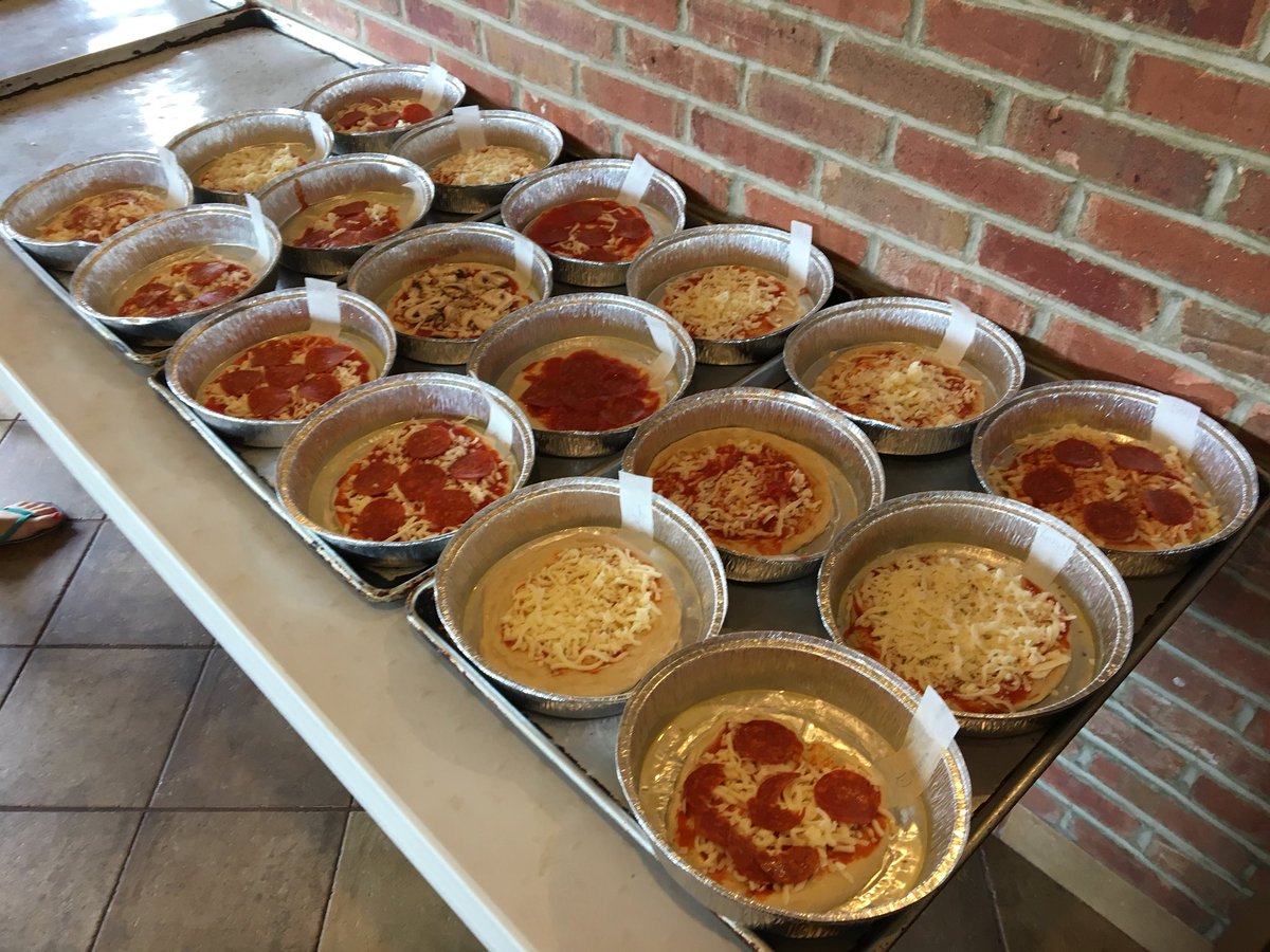 JKoehlerBGCS's tweet image. Pizza making with the Voorhees family! #summerteaching