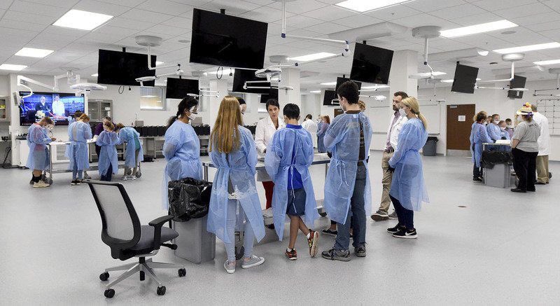embryoprof's tweet photo. Science outreach is one of my favorite things! Anatomy dissection of pig hearts yesterday @Kcumb Joplin with middle schoolers. They loved it!! #anatomy #anatomyeducation #grosslab #dissection #WomenInAntomy #scicomm #WomeninSTEM 📸: Joplin Globe https://t.co/57XIzROhKG