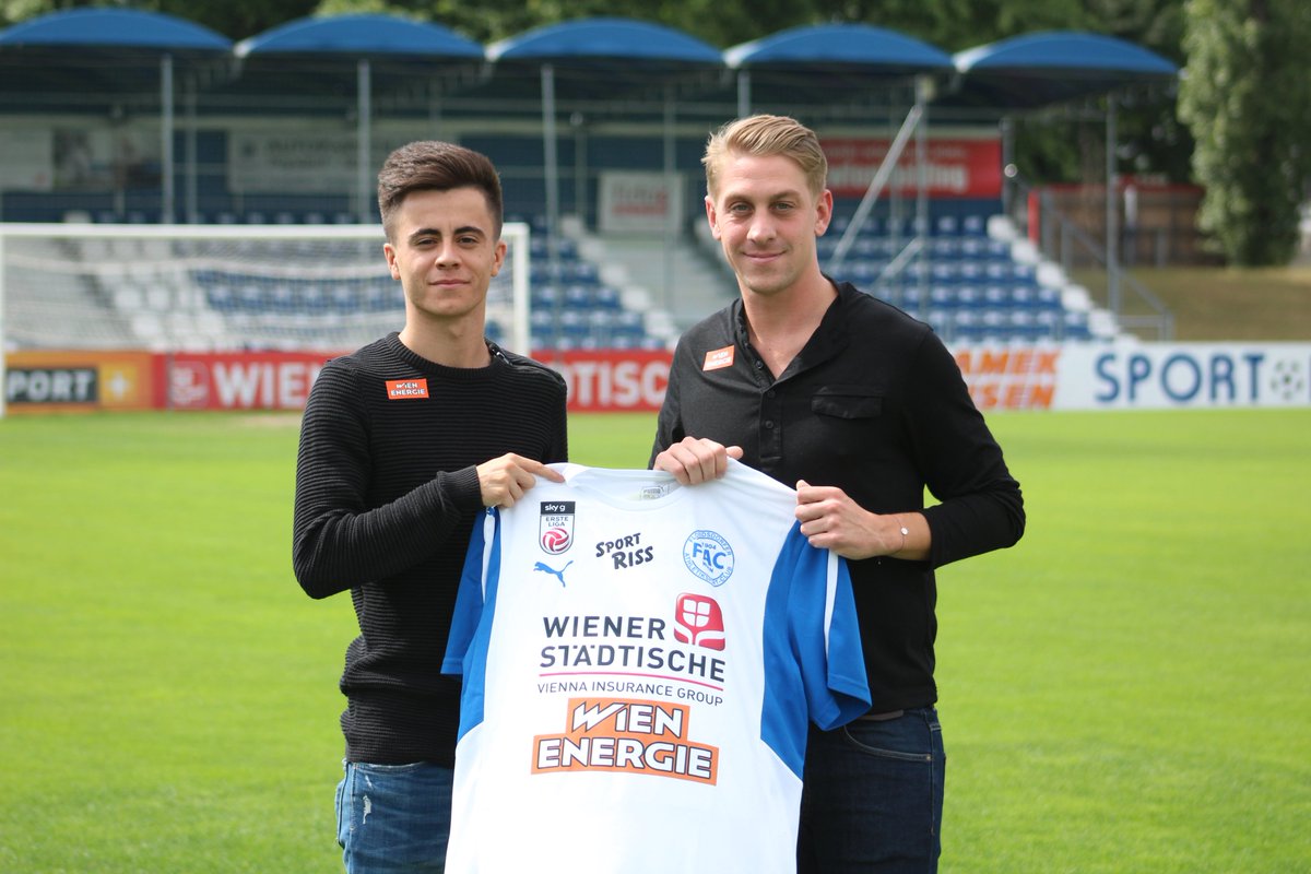 FACWien's tweet photo. Einen haben wir noch 😉🙌🏼 Martin #Pajaczkowski kommt vom @FCLiefering zu unseren Blau-Weißen nach Floridsdorf 💪🏼 Alle Infos zur Verpflichtung des 20-jährigen Offensivspielers gibt es hier 👉🏼 https://t.co/XtKrQeH7ij ⚽️Willkommen, Martin 😀💙 #FAC https://t.co/NIHsXbReXe