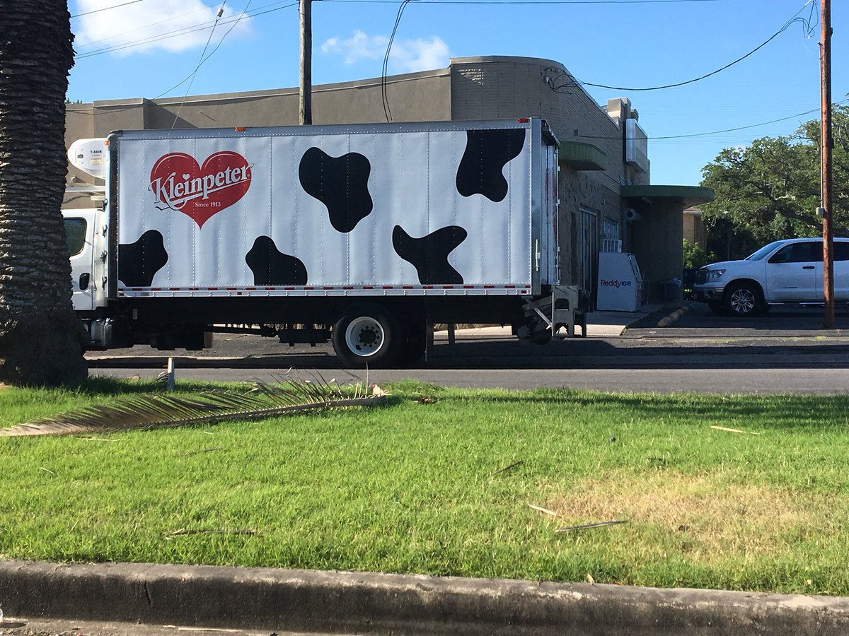 Tulanefamilybiz's tweet photo. Good Moooo-ning #Kleinpeter #Familybusiness #4thgeneration #tulanelovesfamilybusiness @Tulanefamilybiz @LepageCenter https://t.co/H199mcpyvY