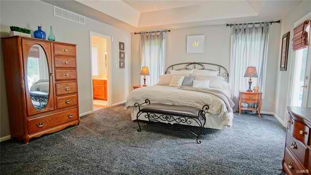 missourihomes's tweet photo. MUST SEE! 4547 square feet CUSTOM! For more information, click the link https://t.co/yvtgyXuJNL #realestate #realtor #stlouis #Mehlvillemo #arnoldmo #imperialmo #barnhartmo #buyingahouse #mortgage #realestateoffices #remaxhomeloan #remaxbestchoice #RealtorsWhoCare #homeforsale https://t.co/rTXsBpO50Z