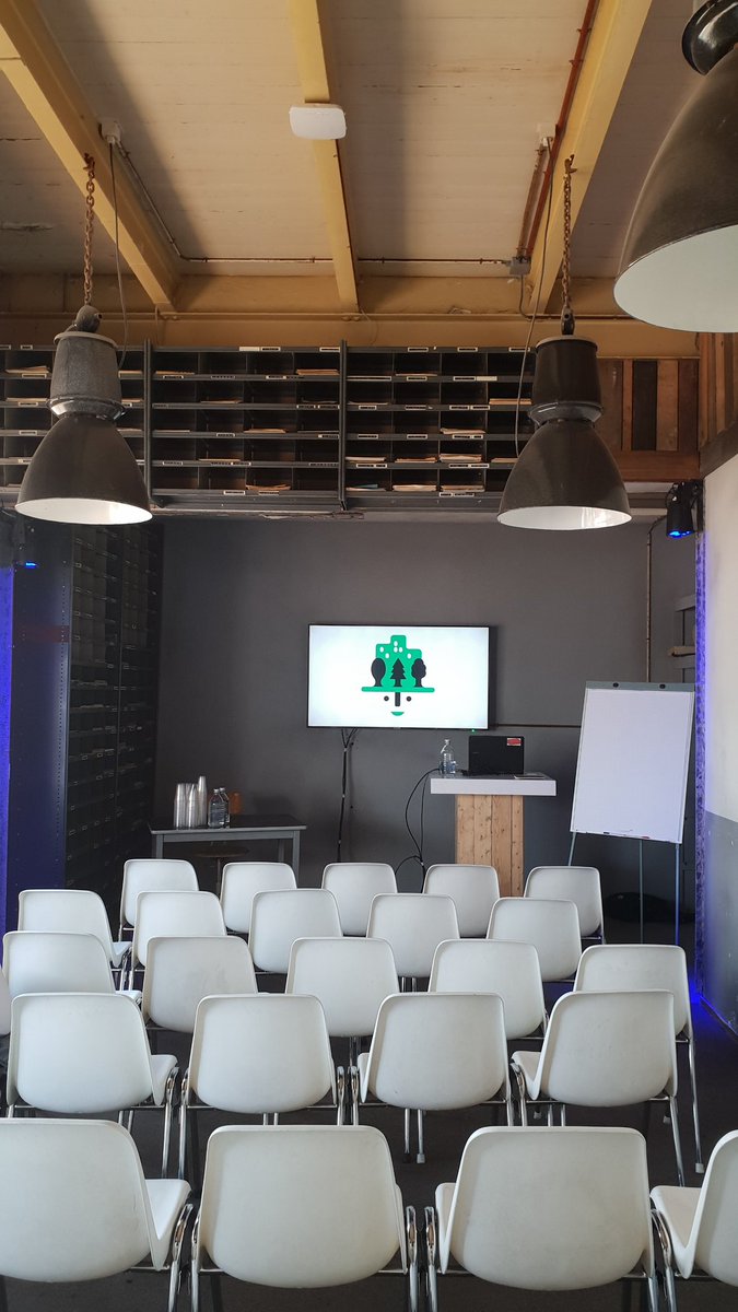 Gisteren 3 workshops gegeven tijdens de eerste netwerkdag van het landelijk kenniscentrum omgevingsveiligheid. Erg mooi om te zien dat mijn verhaal over het #stadsbosmodel en #thebenefitsotrees de volle aandacht kreeg van de deelnemers.